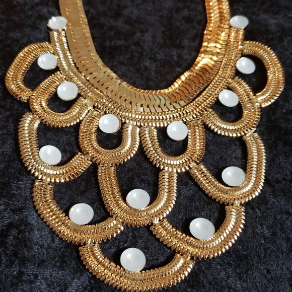 NWT Gorgeous Statement necklace. Bronze gold - Picture 7 of 7